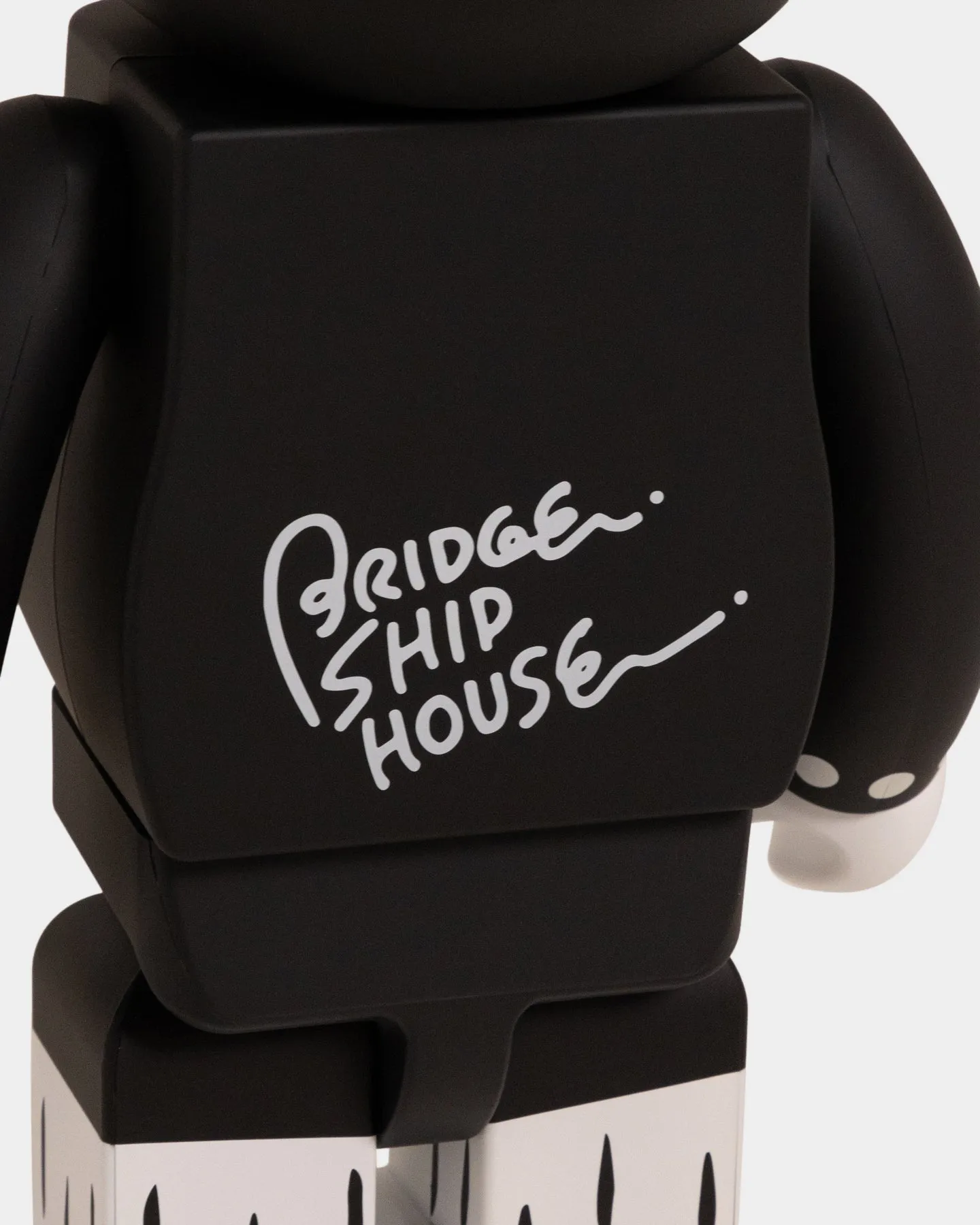Medicom Toy Be@Rbrick X Bridge Ship House Matthew 1000% Figure Multi-Coloured